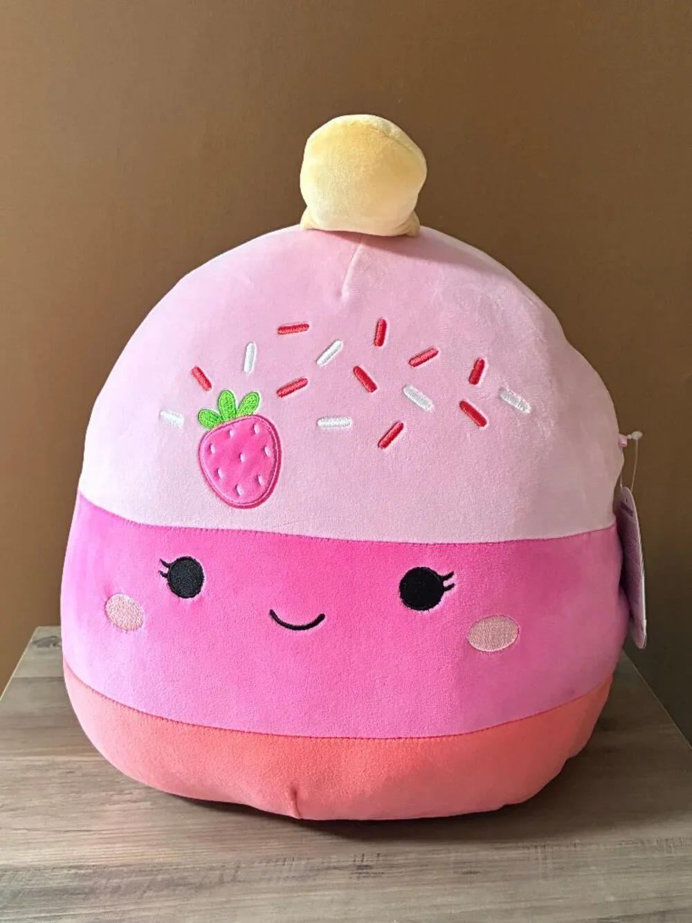 Pama Strawberry Cake Pop Squishmallows